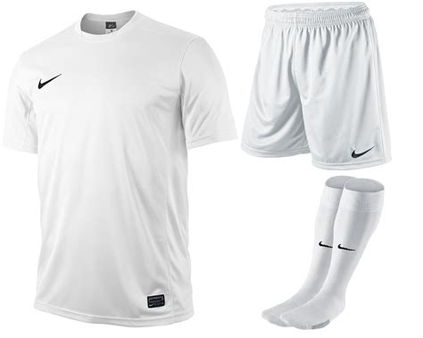 hoe groot vallen voetbalshirts nike|voetbaltenue nike.